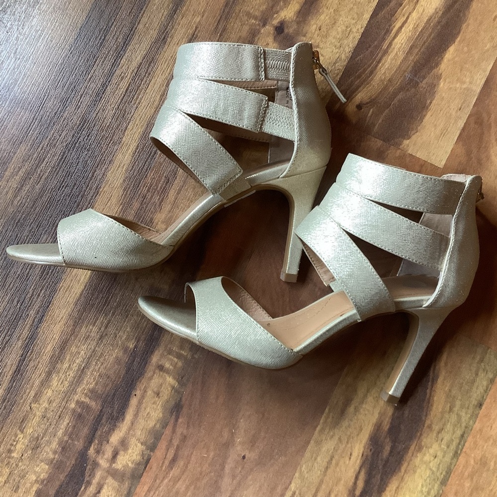 Dressbarn Size 7.5 light gold shimmer open toe heels